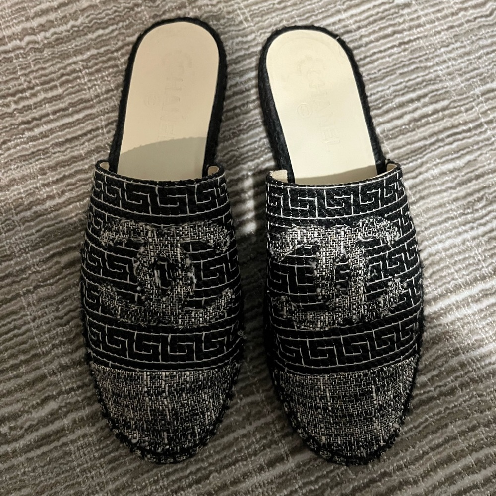 Chanel 2018 Cruise Tweed CC Espadrille Mules Size 38